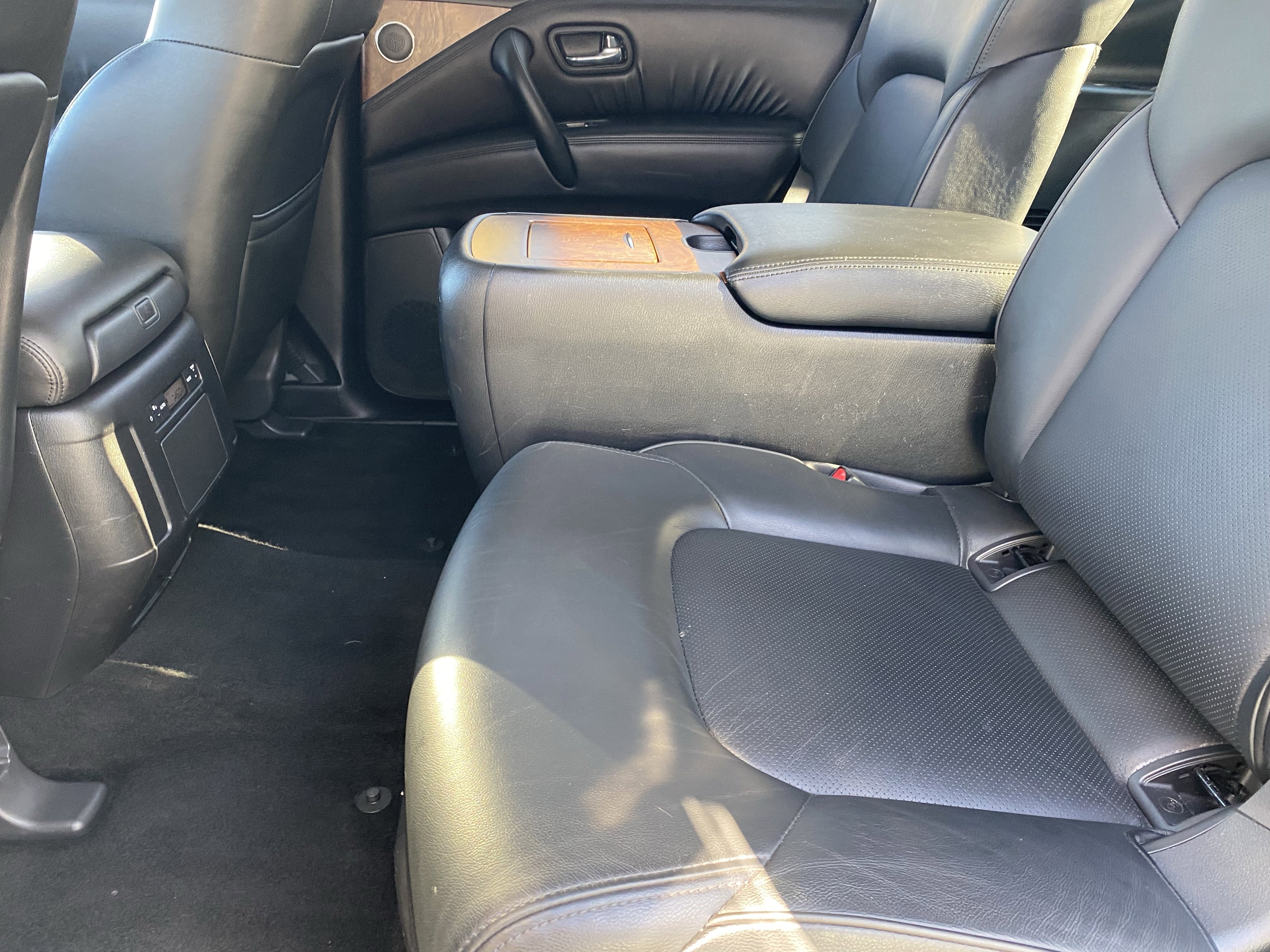 Used 2023 Nissan Armada SL w/ Captain's Chairs Package image 15