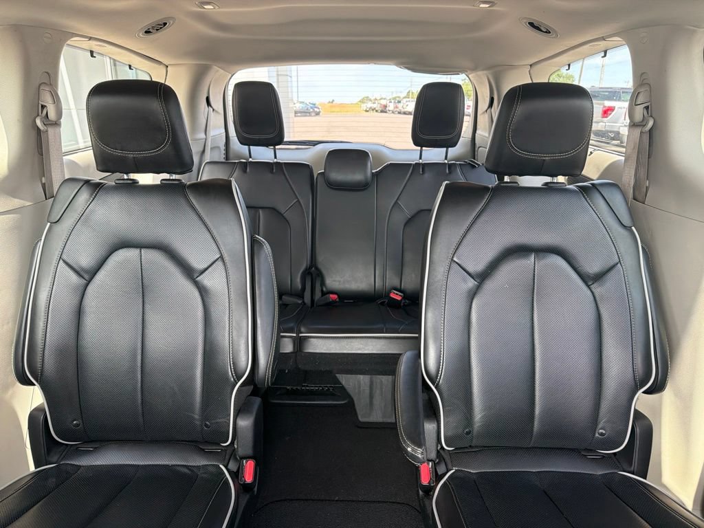 Used 2023 Chrysler Pacifica Limited FWD image 12