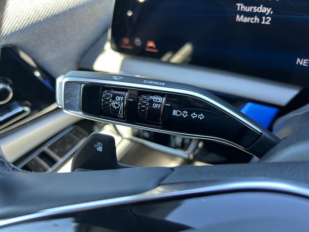 Used 2025 Cadillac Optiq Luxury 1 AWD/4WD image 59