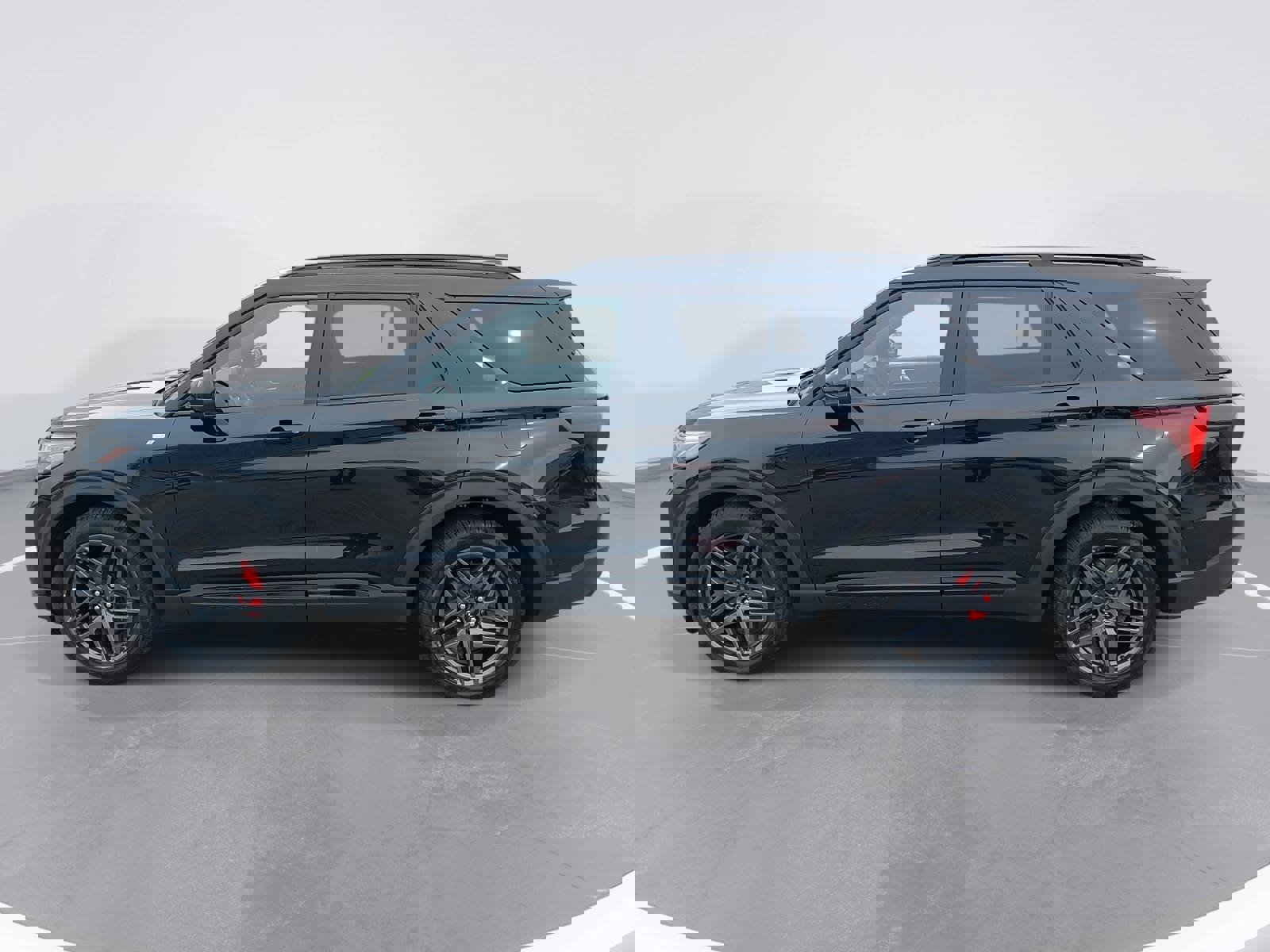 Used 2025 Ford Explorer ST-Line w/ Premium Package image 8