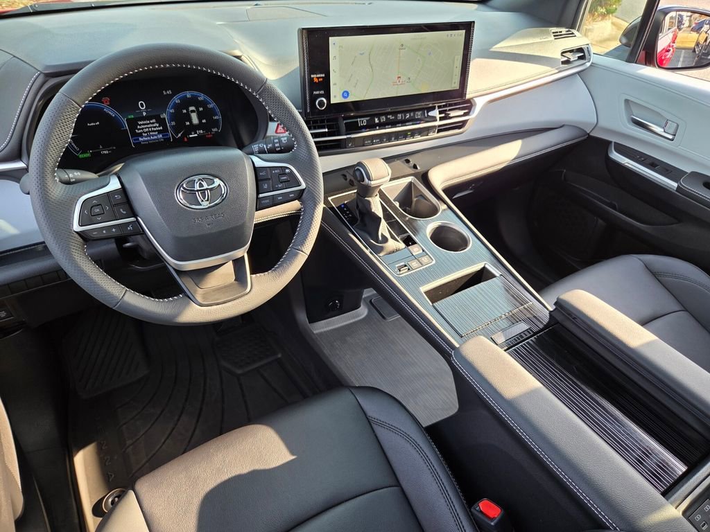 Used 2025 Toyota Sienna XSE image 7