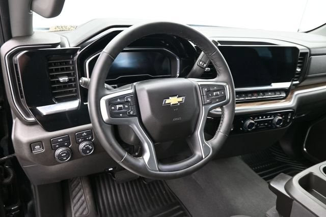 Used 2023 Chevrolet Silverado 1500 LT AWD/4WD image 23