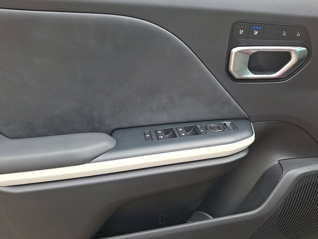 New 2025 Kia K4 GT-Line Turbo w/ GT-Line Premium Package FWD image 9