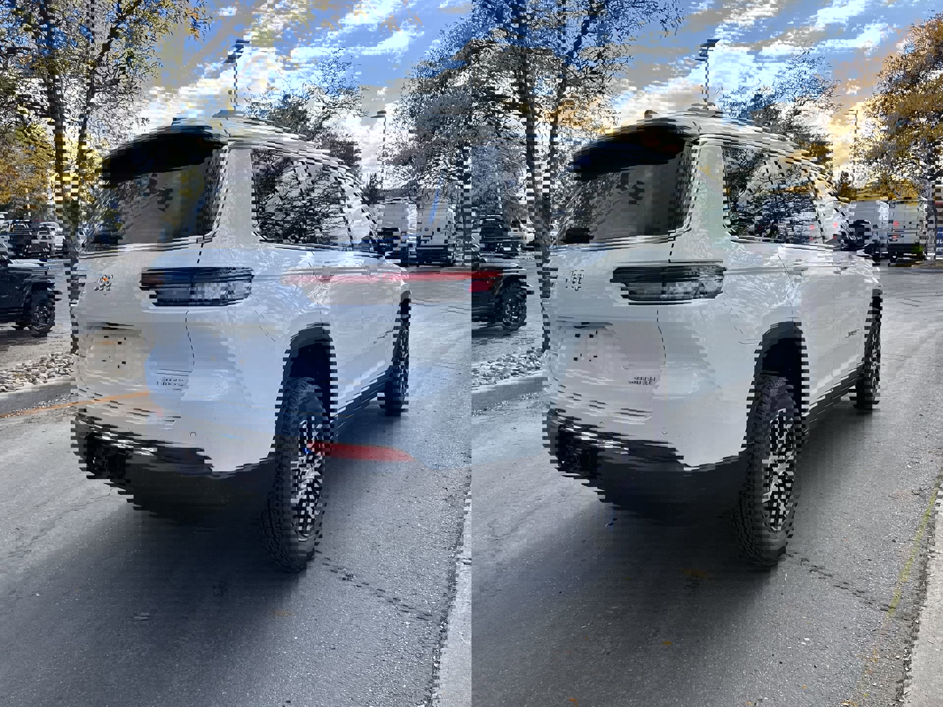 Certified 2025 Jeep Grand Cherokee L Limited w/ Trailer Tow Package image 7