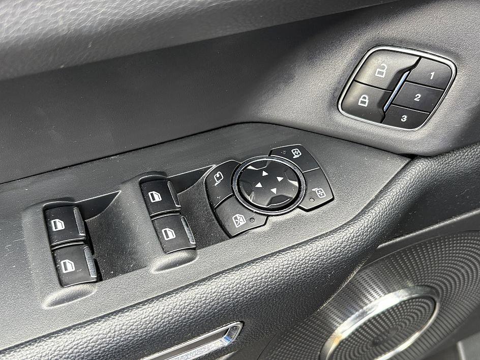 Used 2023 Ford Expedition XLT image 18