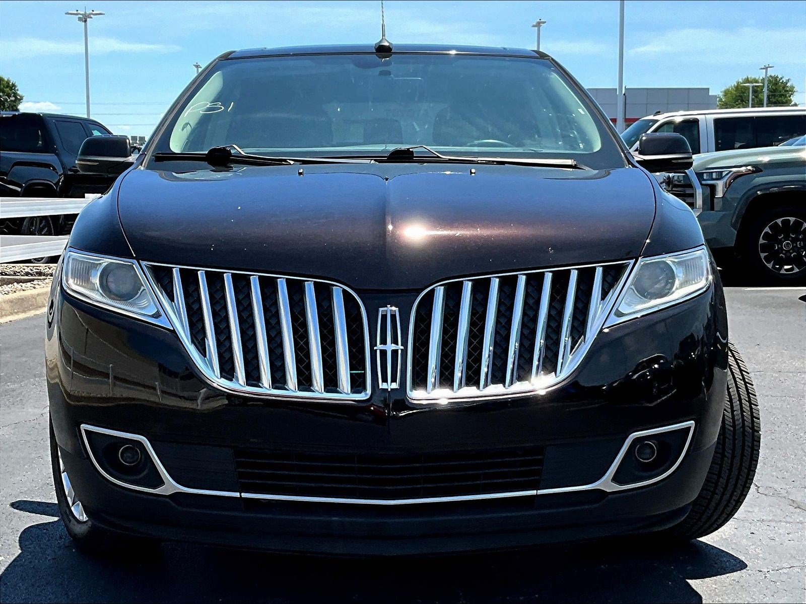 Used 2013 Lincoln MKX AWD image 2