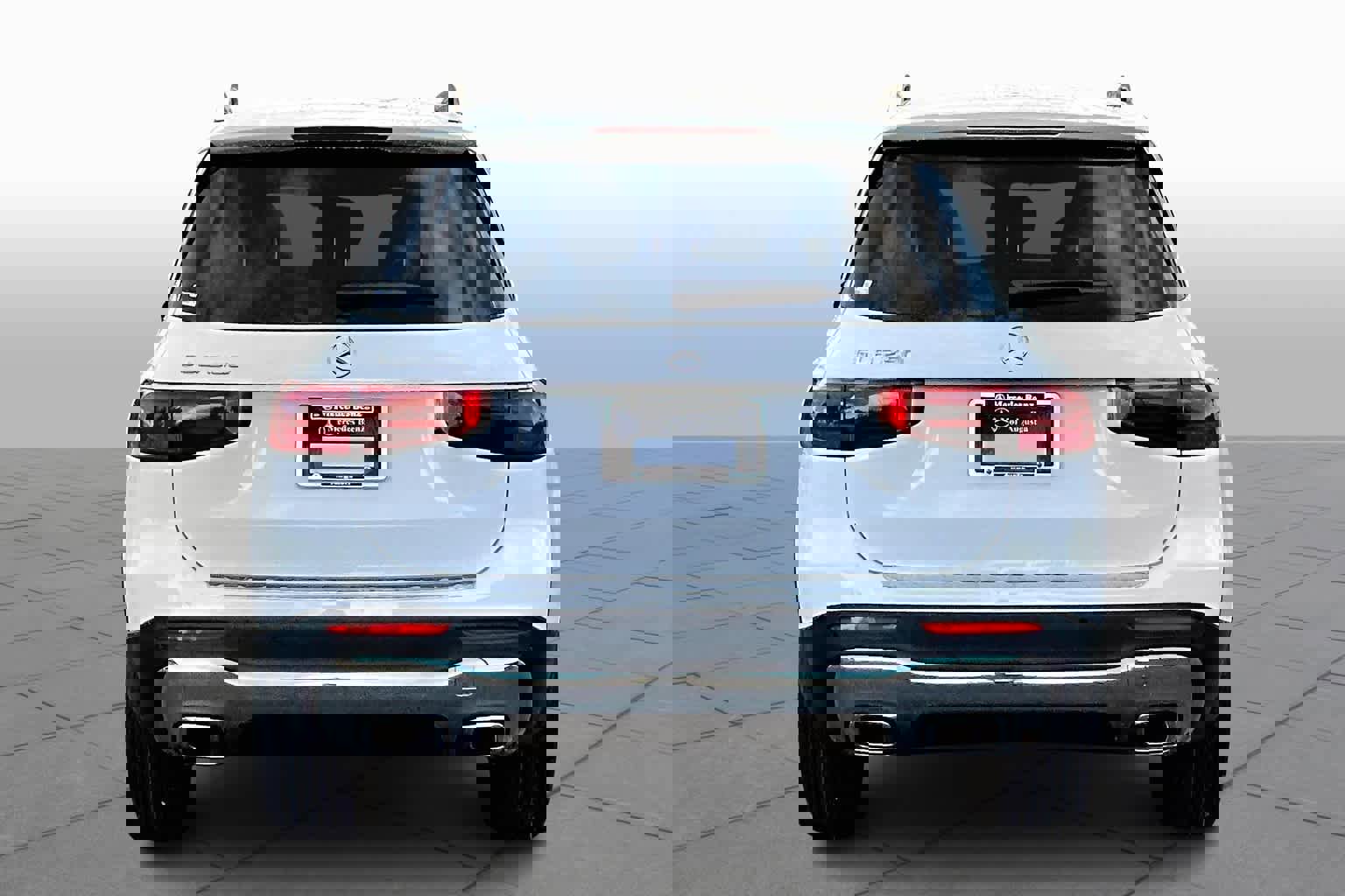 Used 2025 Mercedes-Benz GLB 250 image 4