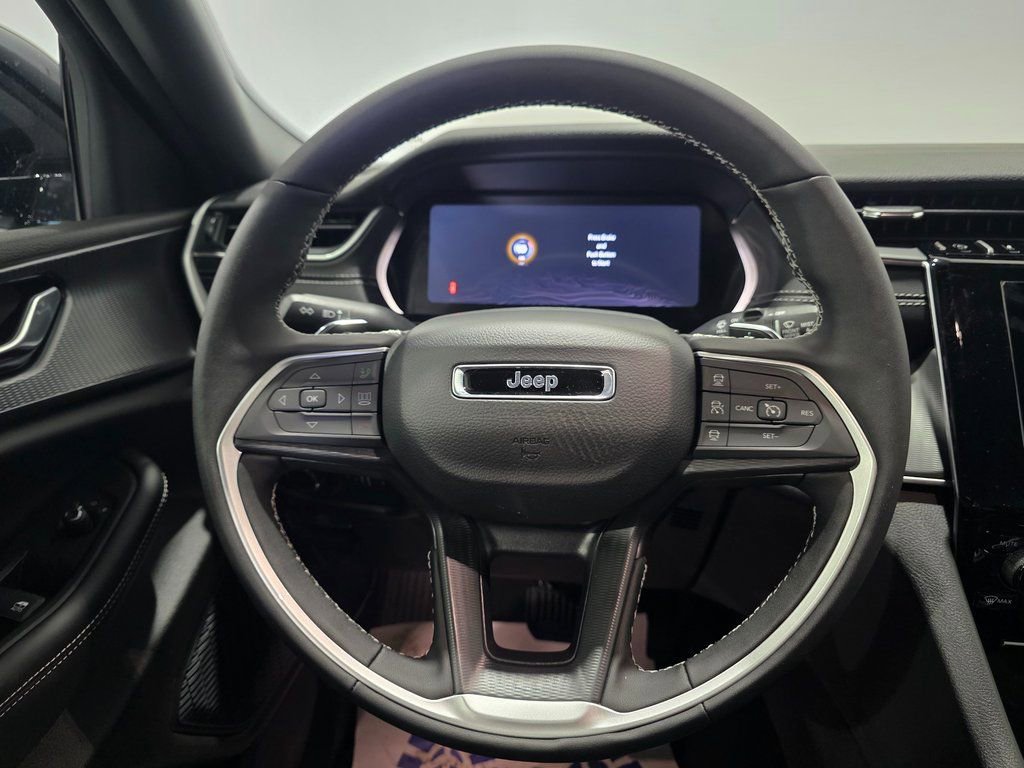 New 2025 Jeep Grand Cherokee Altitude AWD/4WD image 4