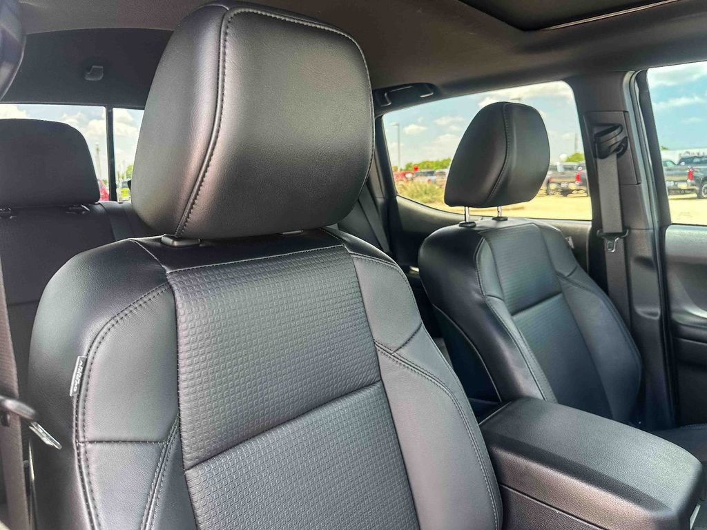 Used 2022 Toyota Tacoma Limited w/ Nightshade Package AWD/4WD image 22