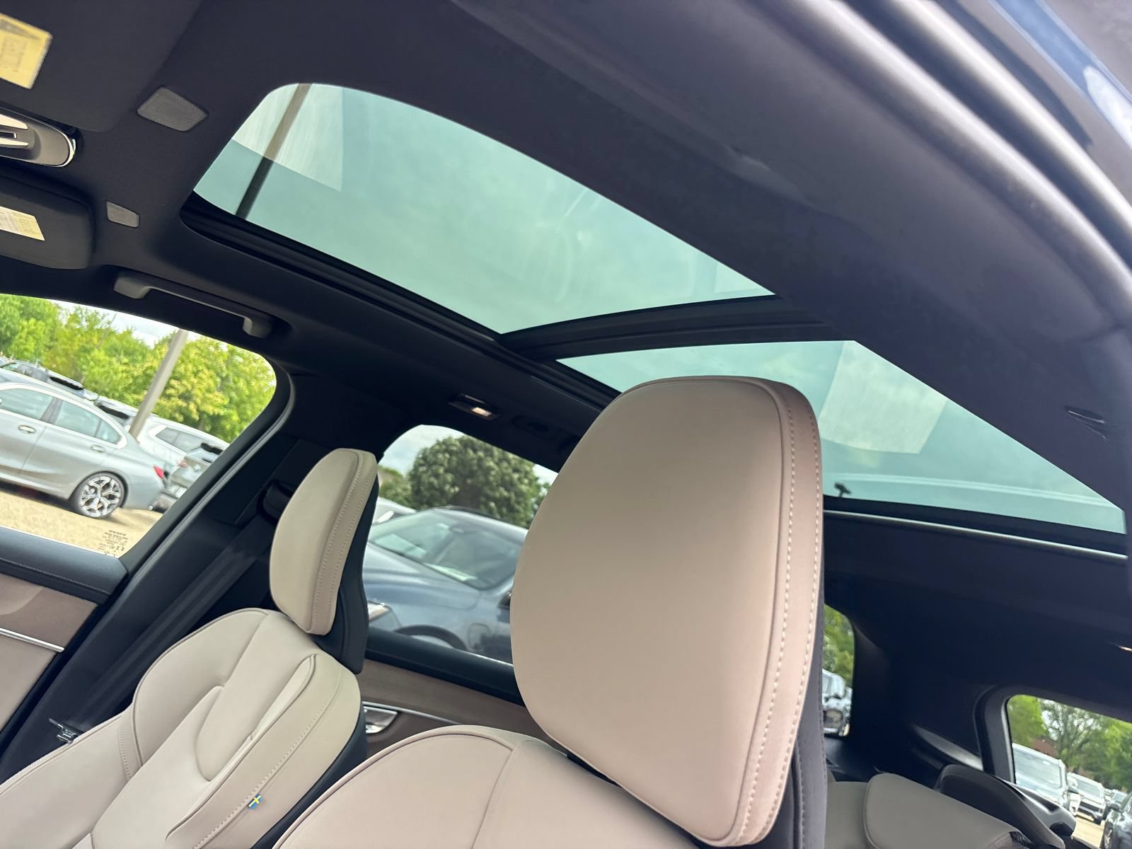 New 2026 Volvo XC90 B6 Plus w/ Protection Package Premier AWD/4WD image 24