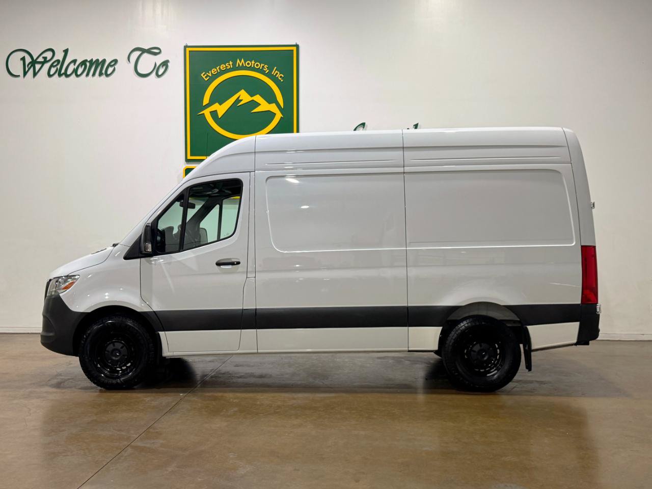 Used 2025 Mercedes-Benz Sprinter 2500 image 4