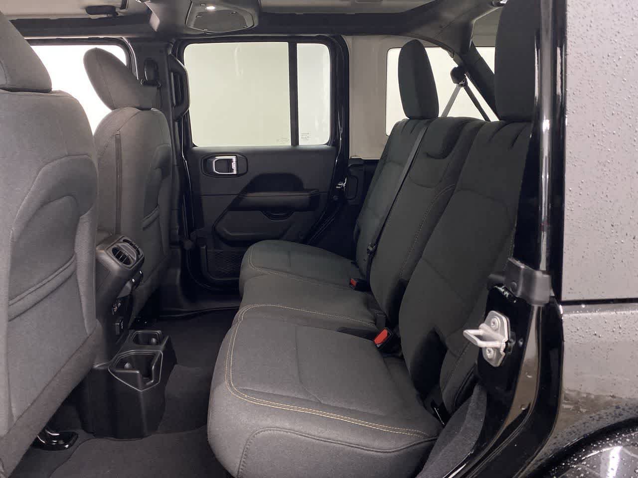 Used 2025 Jeep Wrangler Sahara image 16