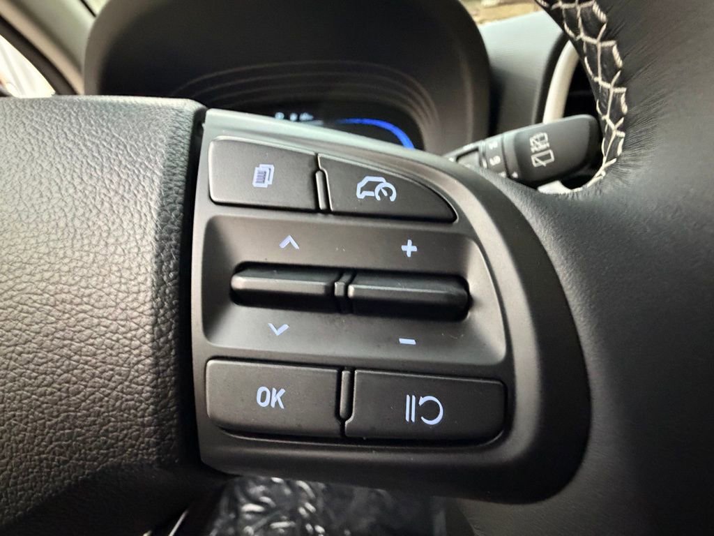 Used 2024 Hyundai Venue Limited FWD image 24