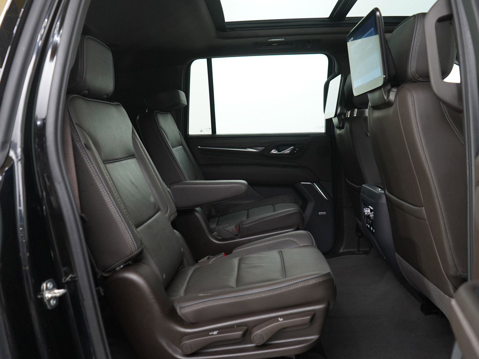 Used 2023 GMC Yukon XL Denali image 12