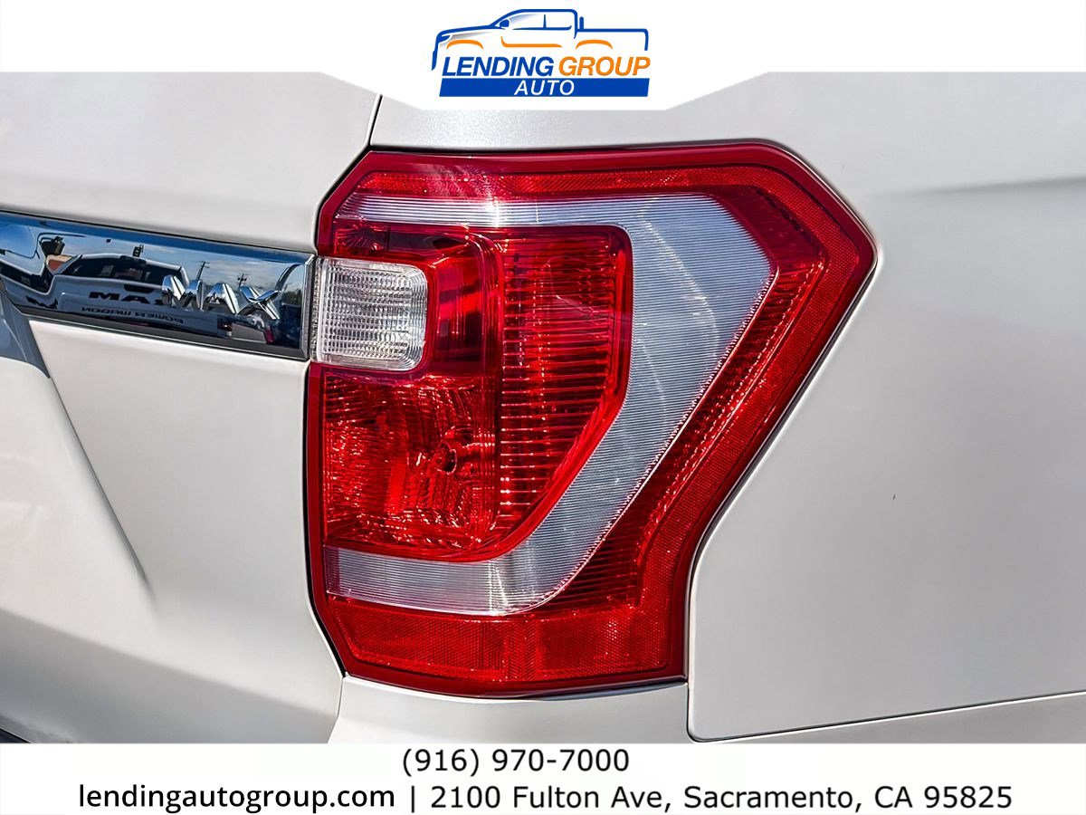 Used 2018 Ford Expedition Max XLT w/ Equipment Group 202A AWD/4WD image 8
