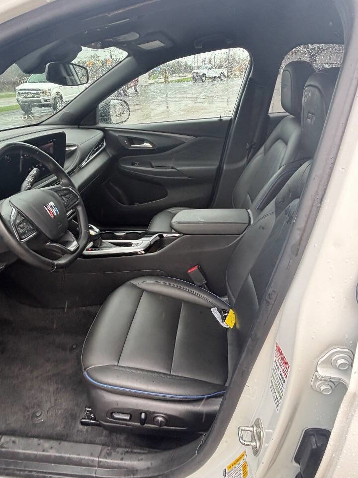 Used 2024 Buick Envista Sport Touring w/ Convenience I Package FWD image 2