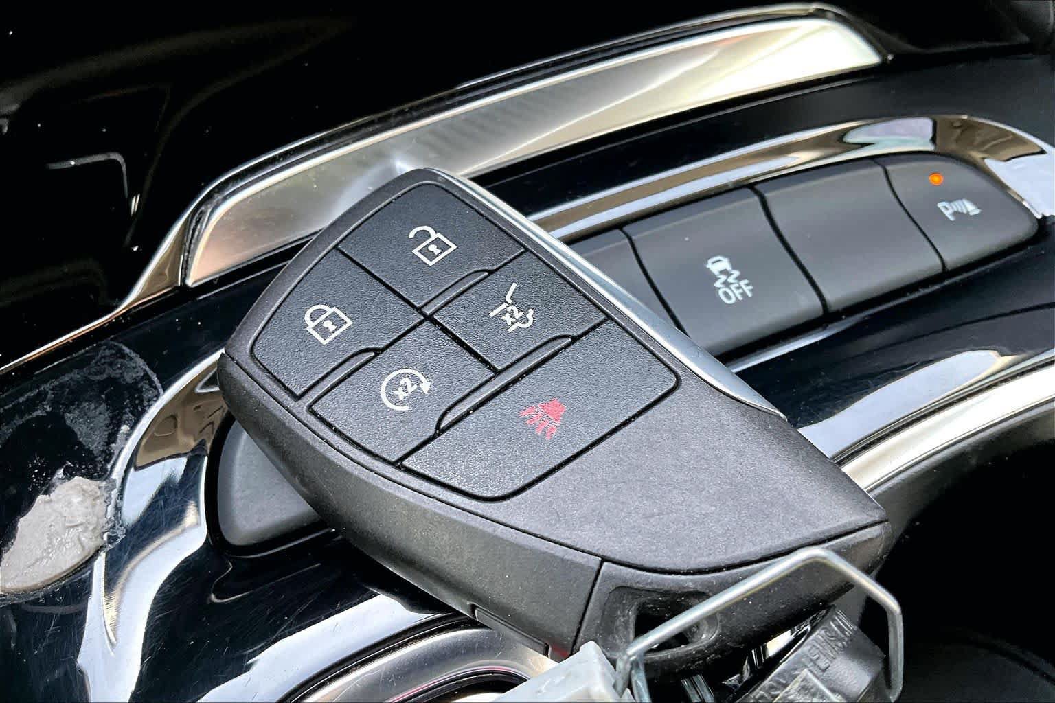 Used 2022 Buick Envision Essence w/ Sport Touring Package FWD image 15