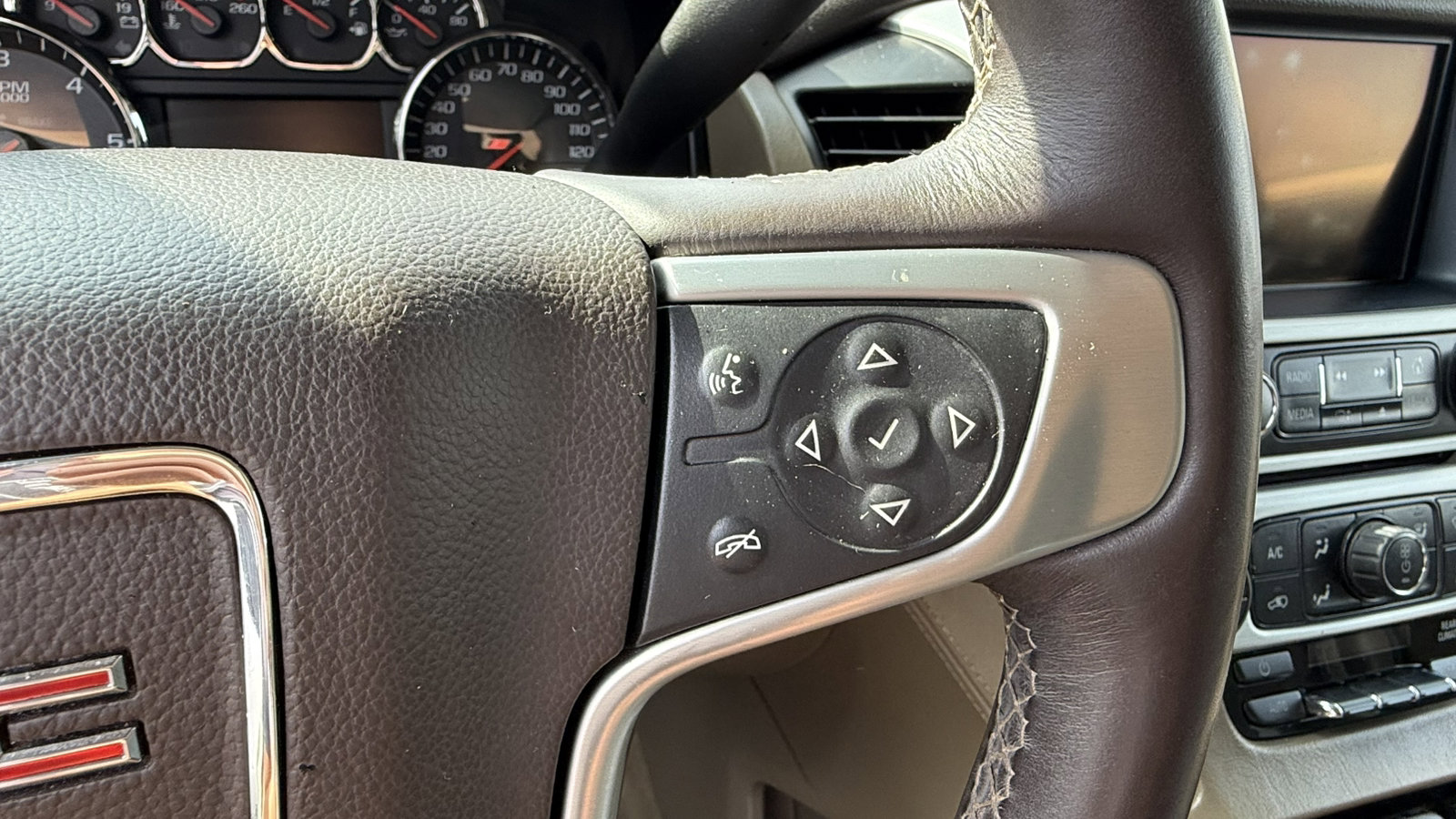 Used 2015 GMC Yukon XL SLT RWD image 5