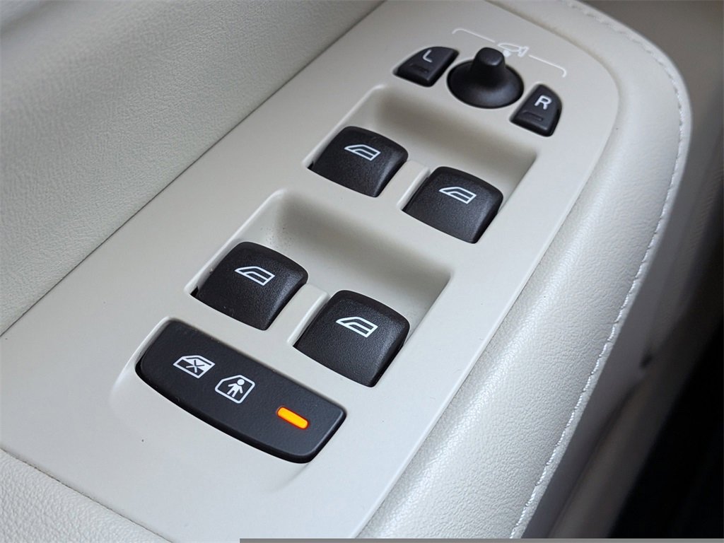 Certified 2023 Volvo S60 B5 Plus image 25