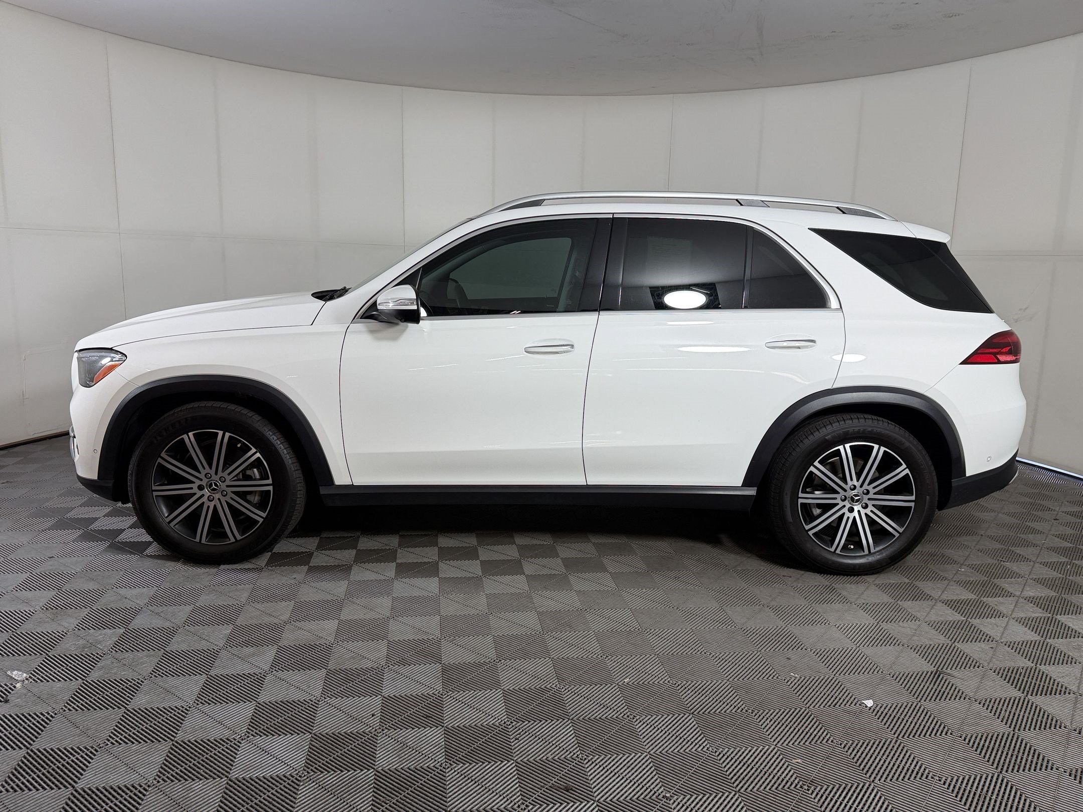 Certified 2024 Mercedes-Benz GLE 450 4MATIC image 2