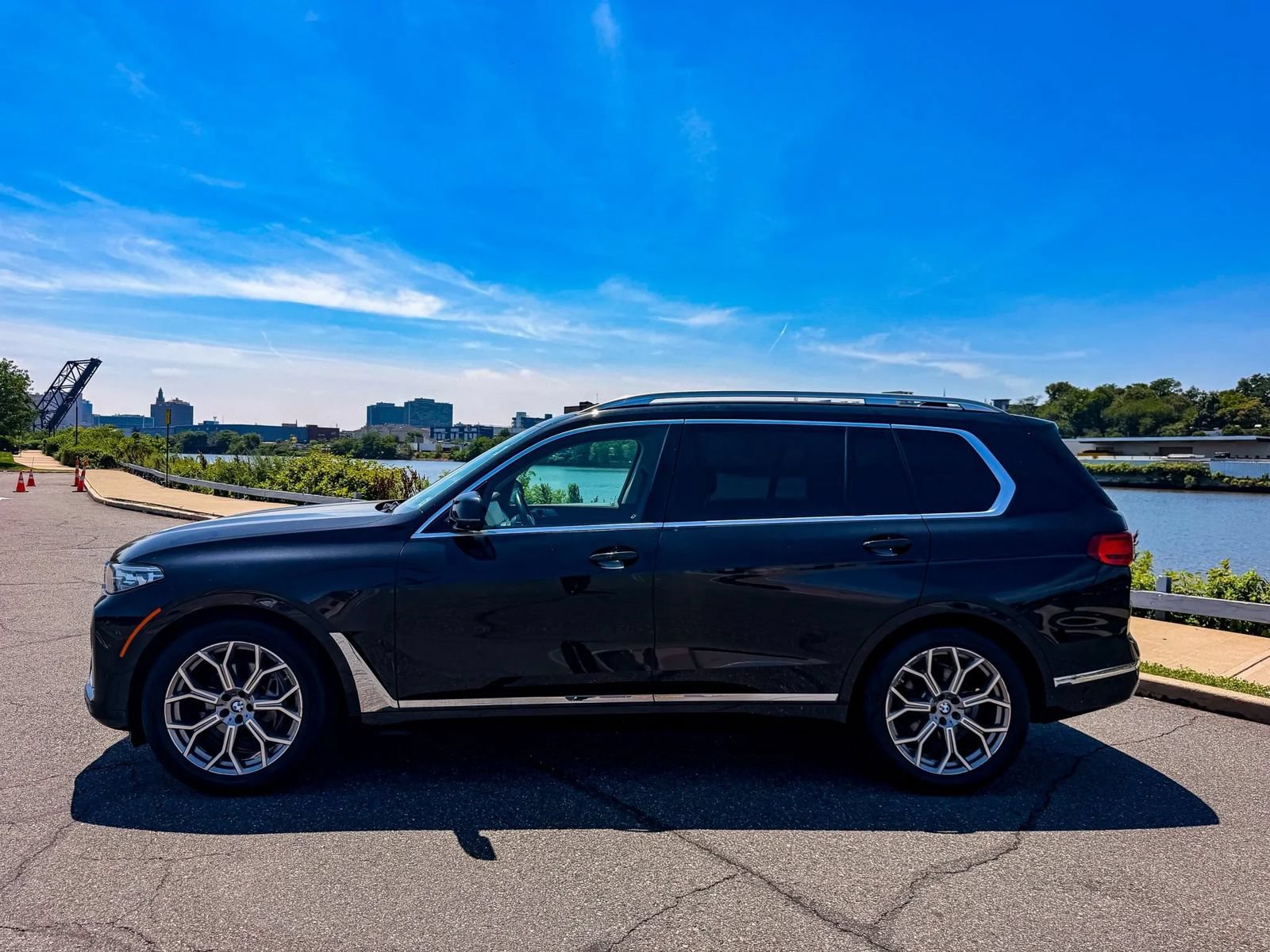 Used 2021 BMW X7 xDrive40i w/ Premium Package AWD/4WD image 8