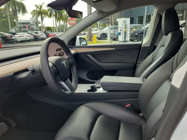 Used 2025 Tesla Model Y Long Range RWD image 16