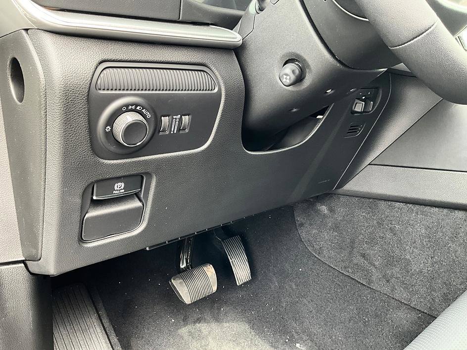 New 2026 Jeep Grand Wagoneer L Limited AWD/4WD image 19