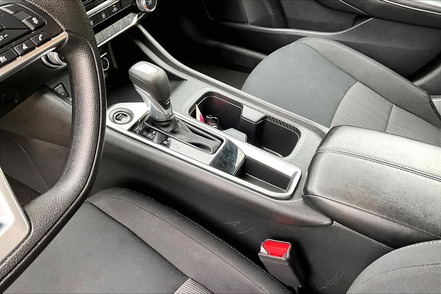 Used 2024 Nissan Sentra SV FWD image 17