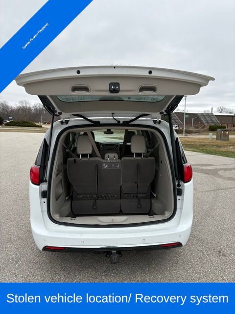 Used 2020 Chrysler Pacifica Touring-L Plus image 6