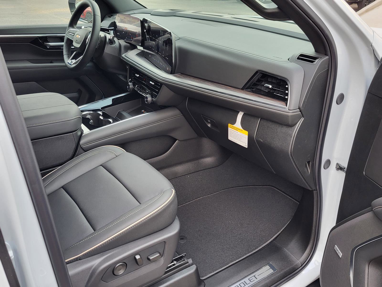 New 2026 Chevrolet Suburban Premier image 9