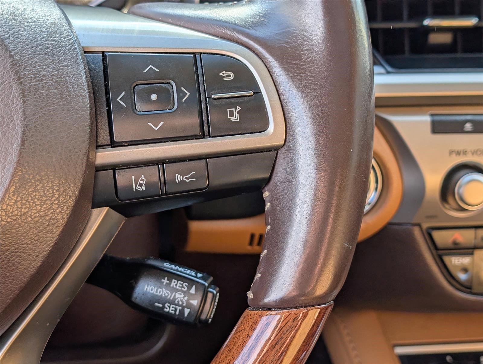 Used 2018 Lexus ES 350 w/ Navigation System Package image 22