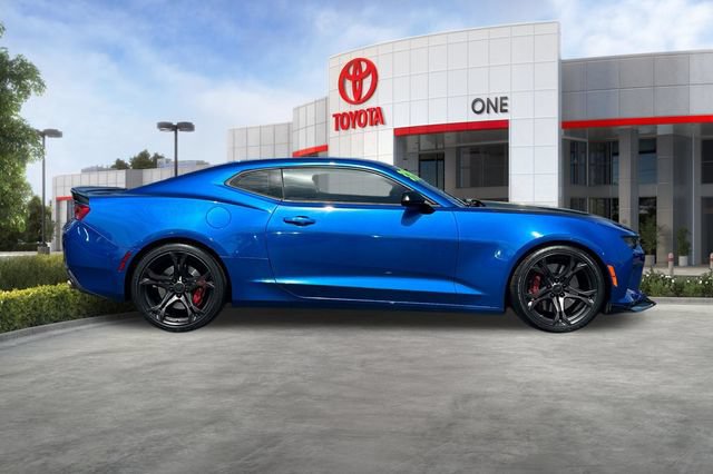 Used 2018 Chevrolet Camaro SS RWD image 3