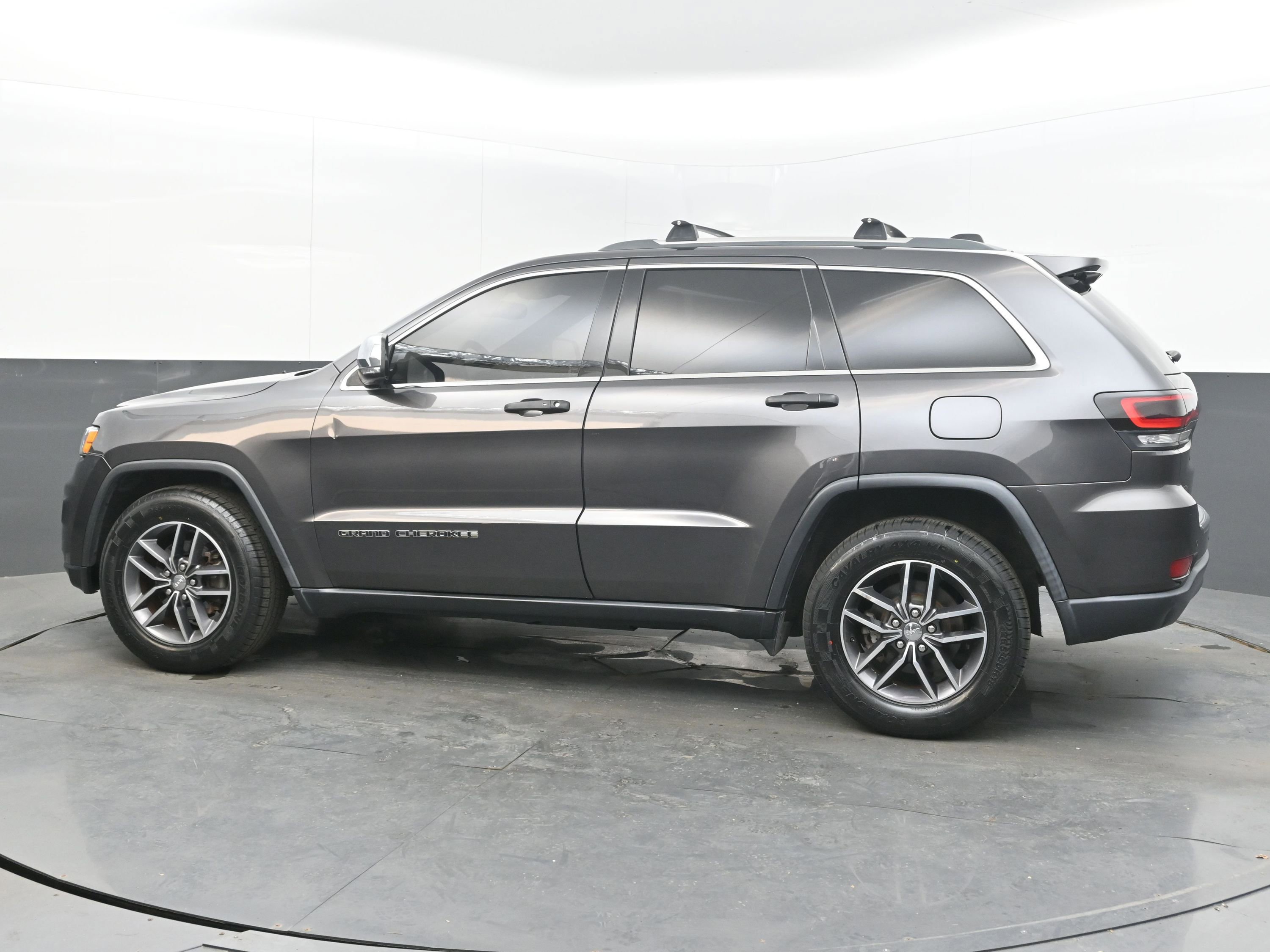 Used 2018 Jeep Grand Cherokee Limited image 5