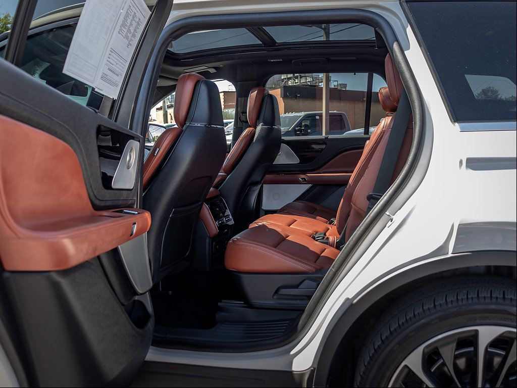 Used 2025 Lincoln Aviator Reserve w/ Equipment Group 201A AWD/4WD image 8