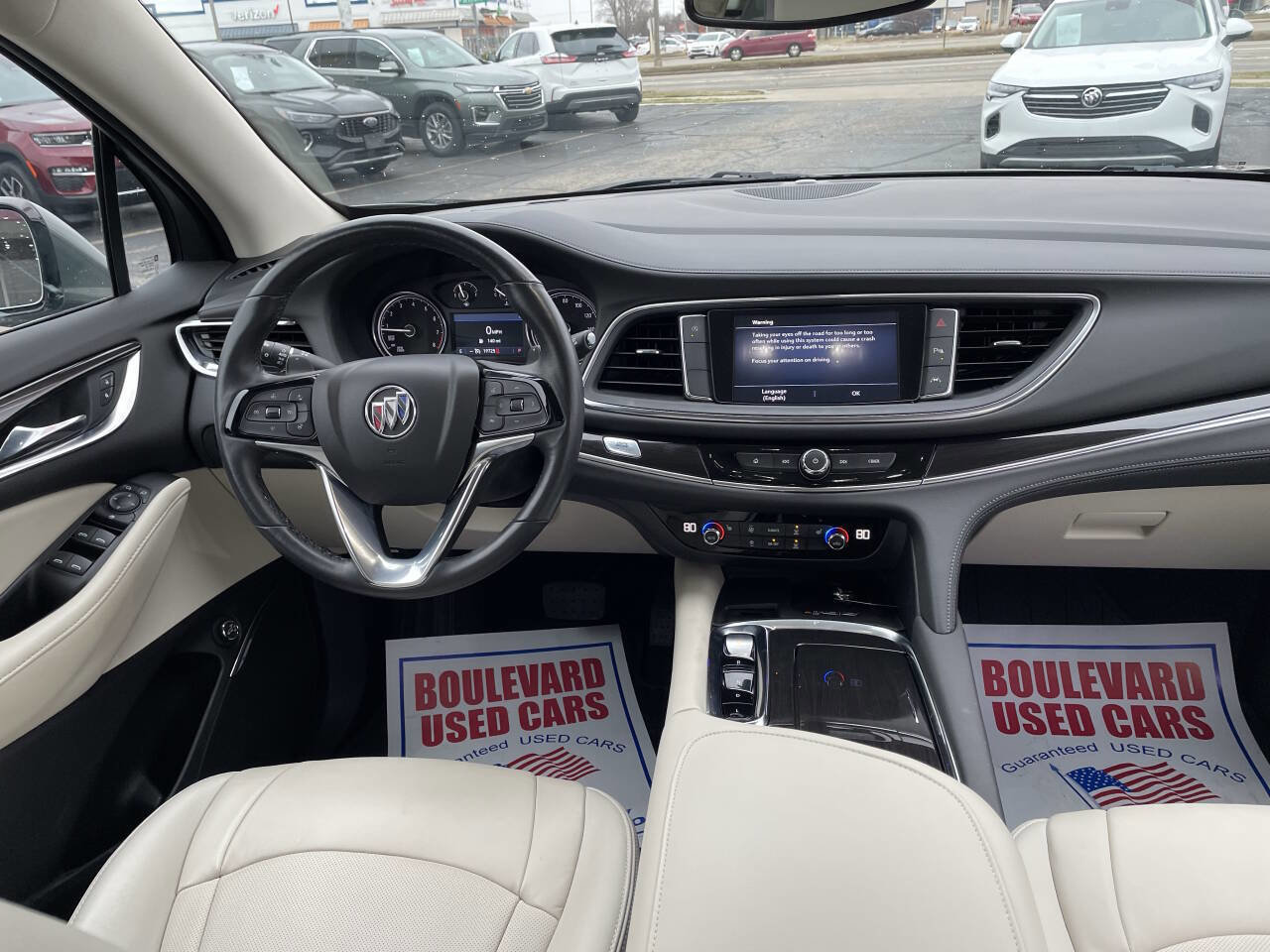 Used 2024 Buick Enclave Essence image 2
