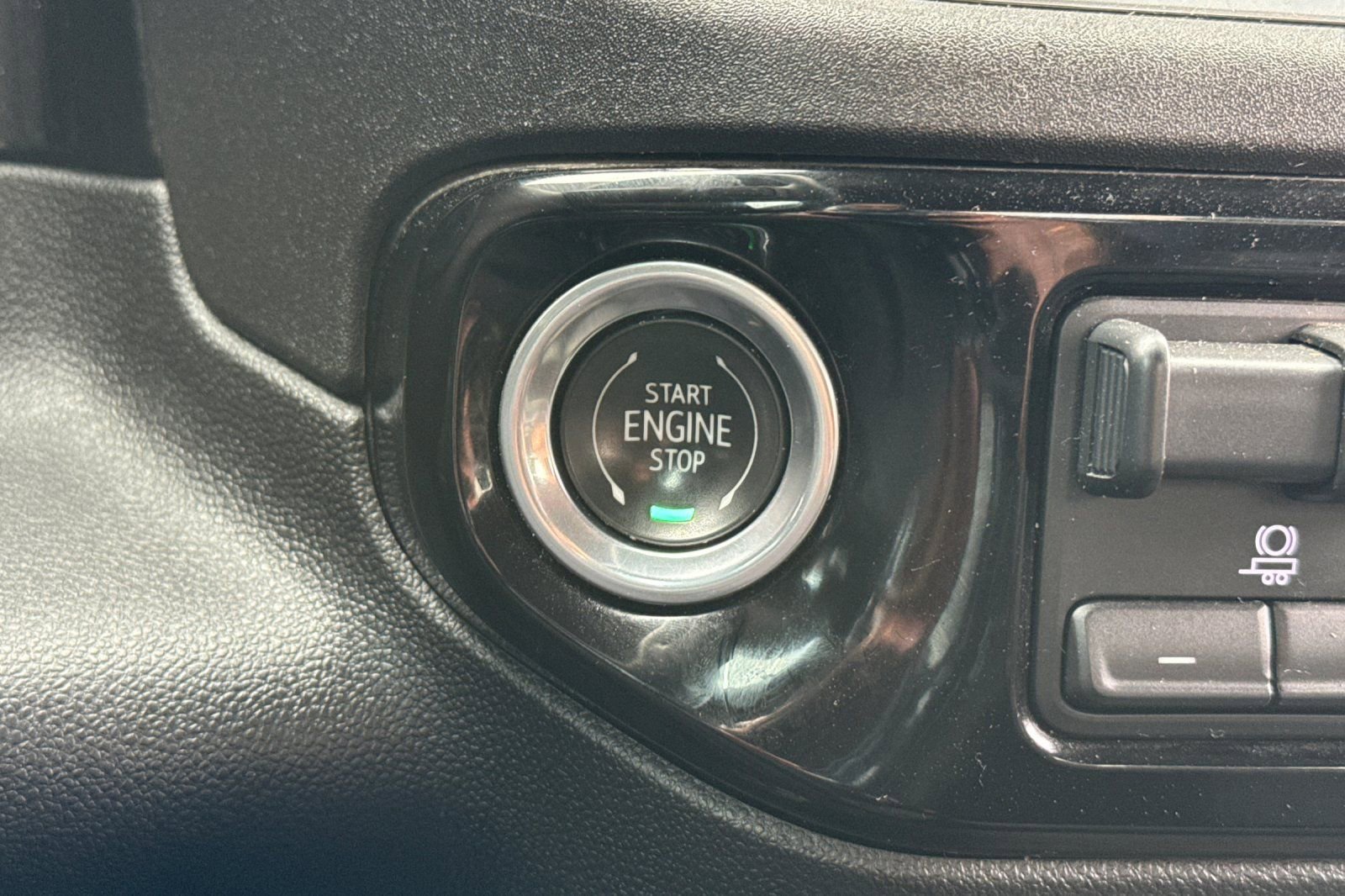 Used 2023 GMC Sierra 1500 SLE image 32