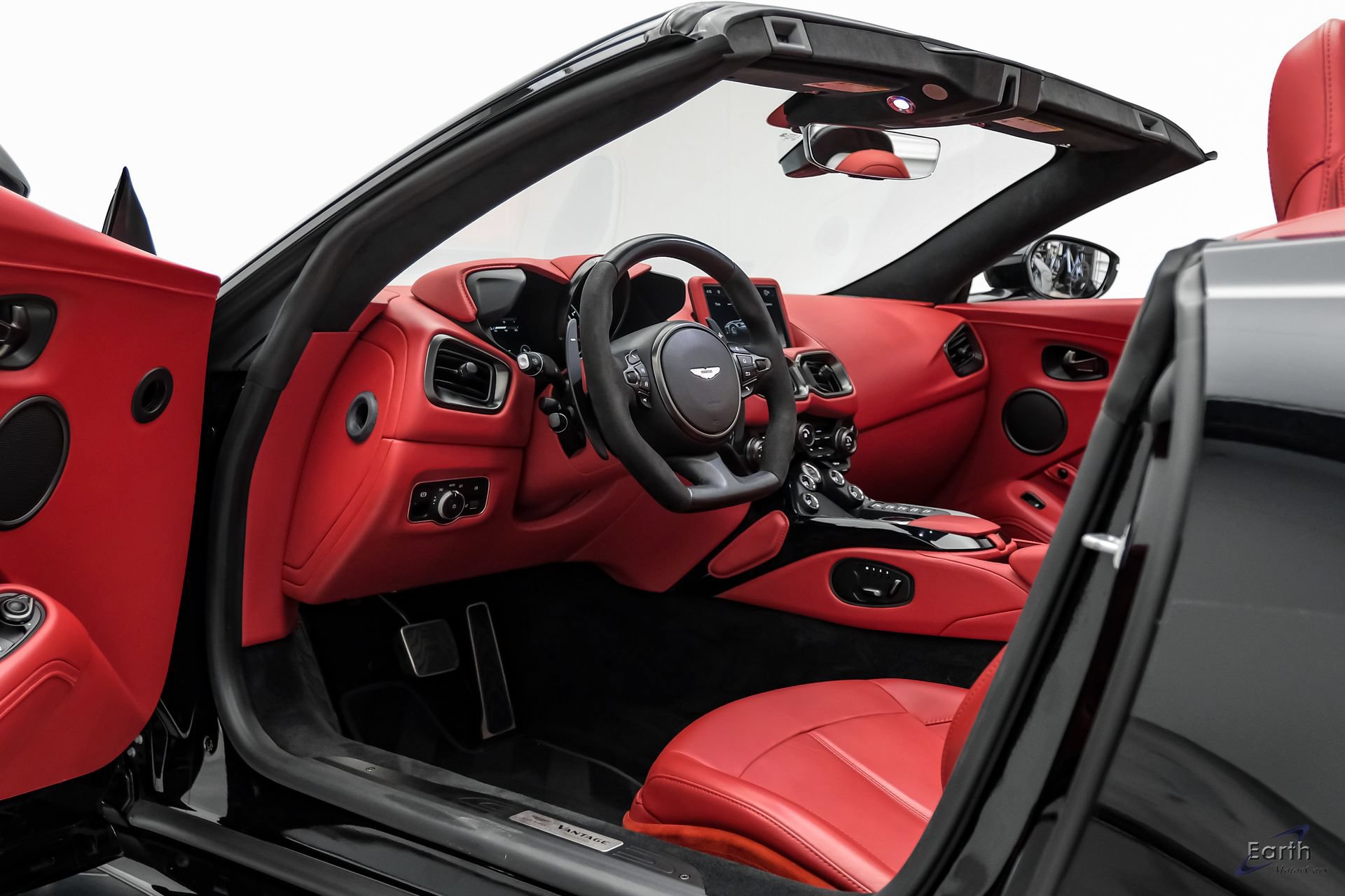 Used 2022 Aston Martin V8 Vantage Roadster RWD image 40
