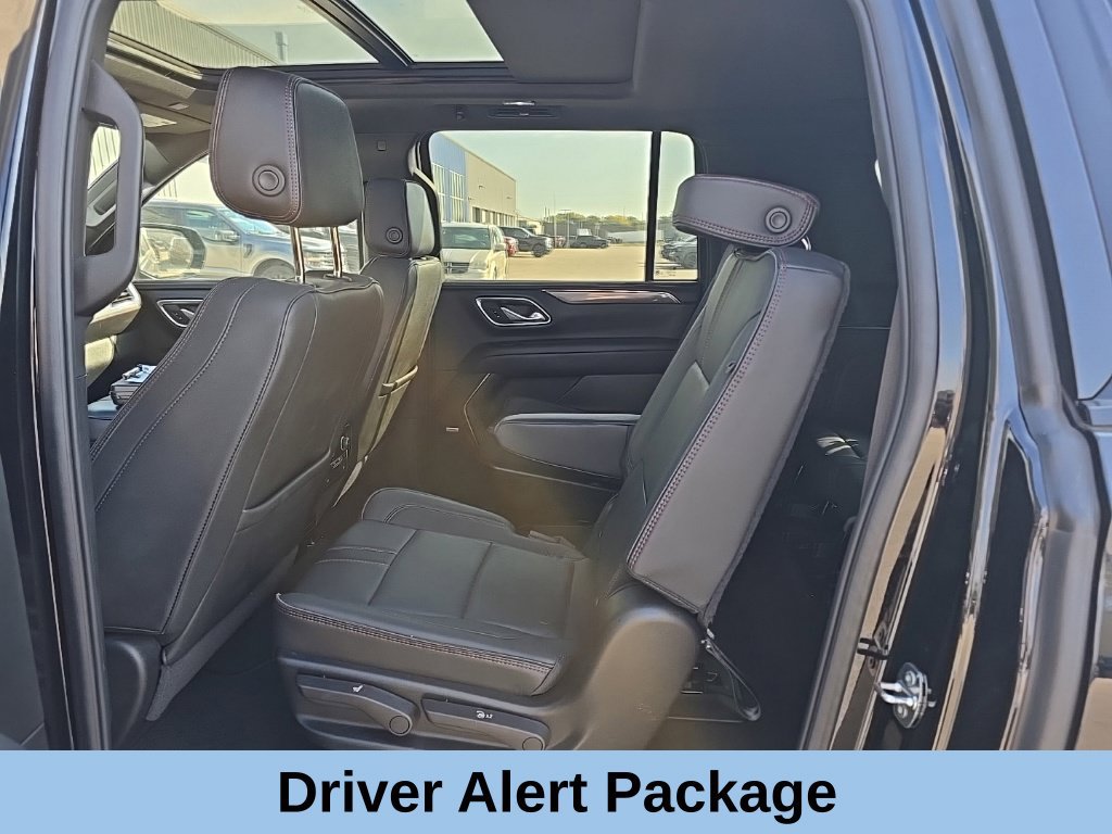Used 2024 Chevrolet Suburban RST w/ Luxury Package AWD/4WD image 18