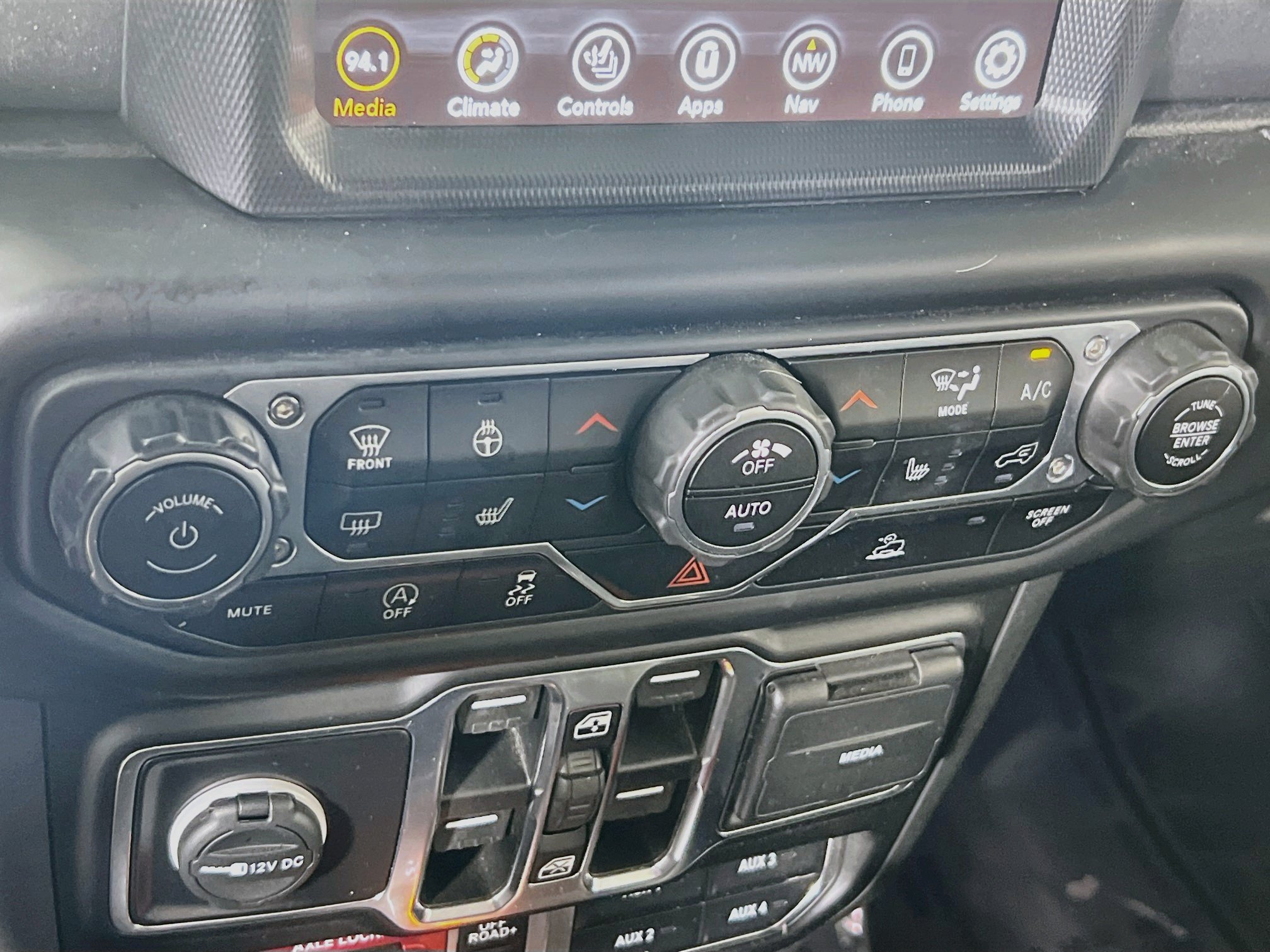 Used 2022 Jeep Gladiator Mojave w/ LED Lighting Group AWD/4WD image 16