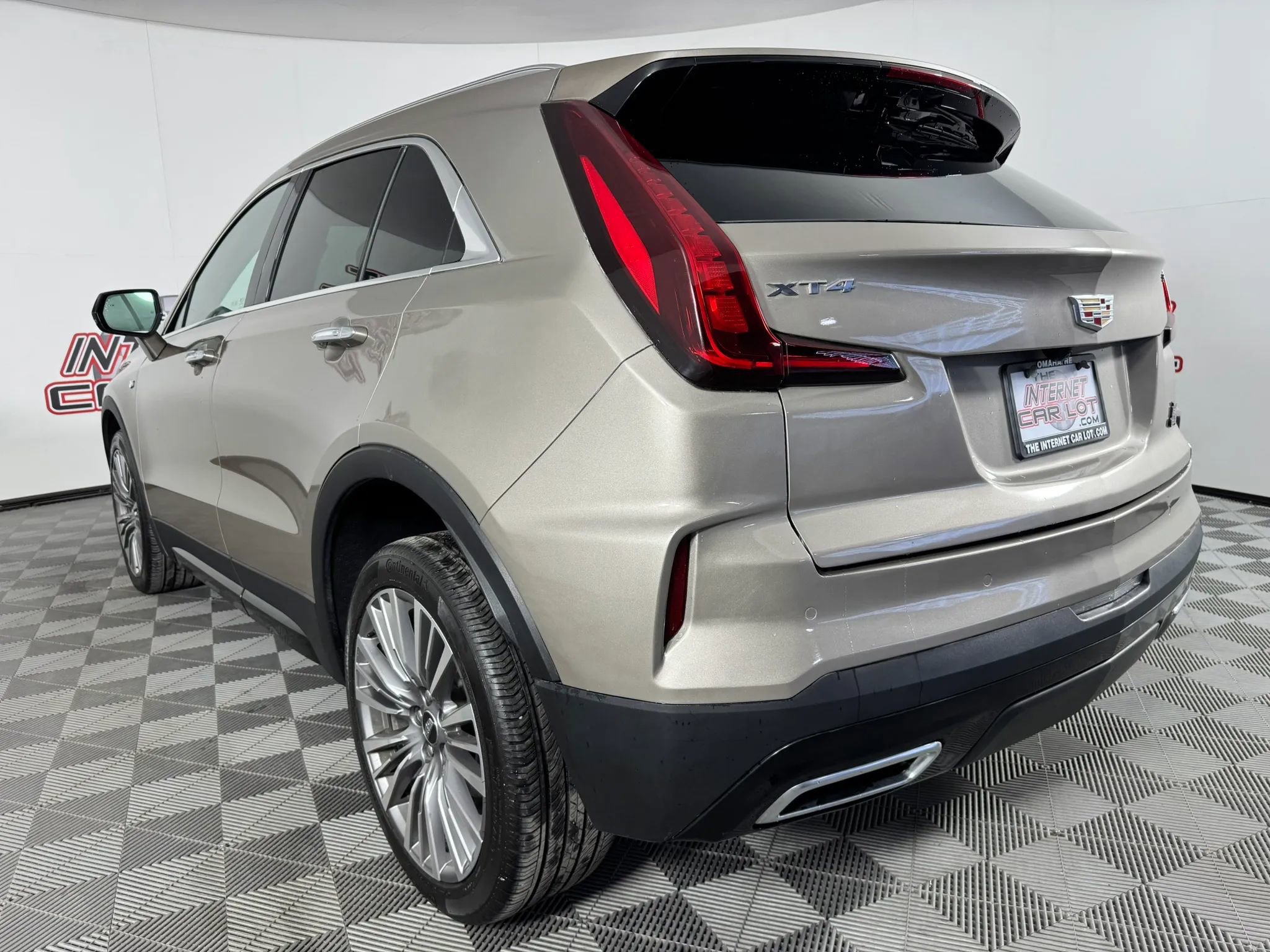 Used 2024 Cadillac XT4 Premium Luxury w/ Technology Package AWD/4WD image 30