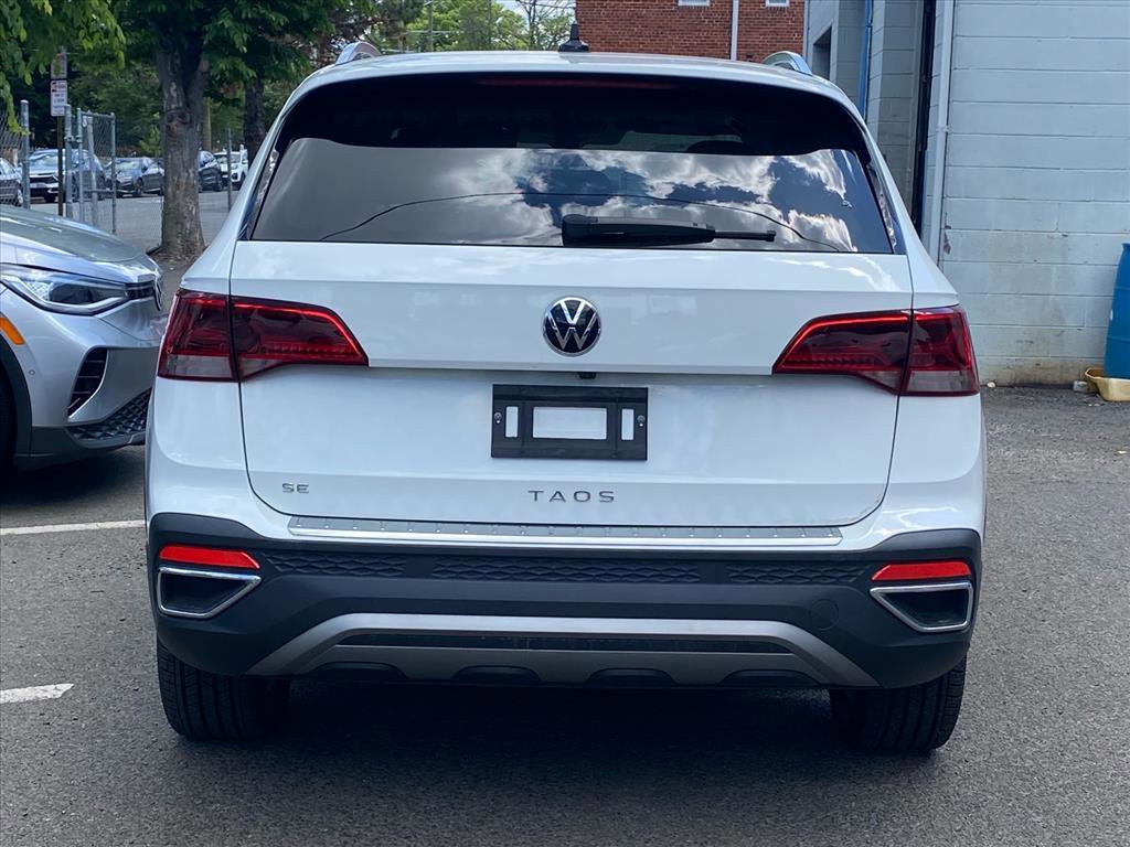 Certified 2023 Volkswagen Taos SE w/ Panoramic Sunroof Package FWD image 3