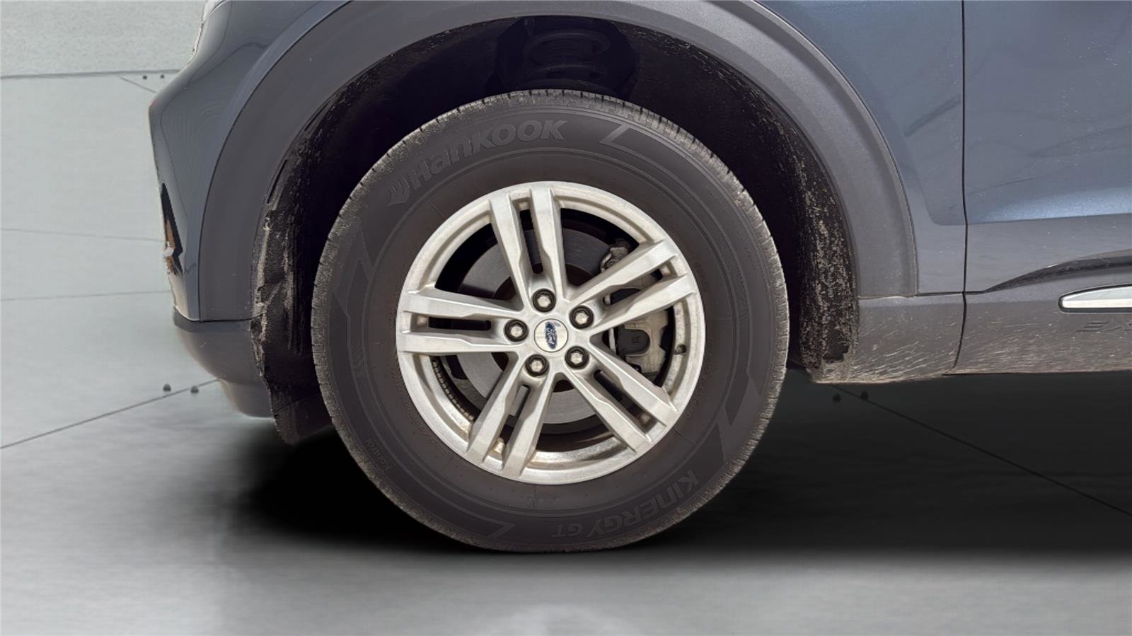 Used 2022 Ford Explorer XLT w/ Equipment Group 202A image 9