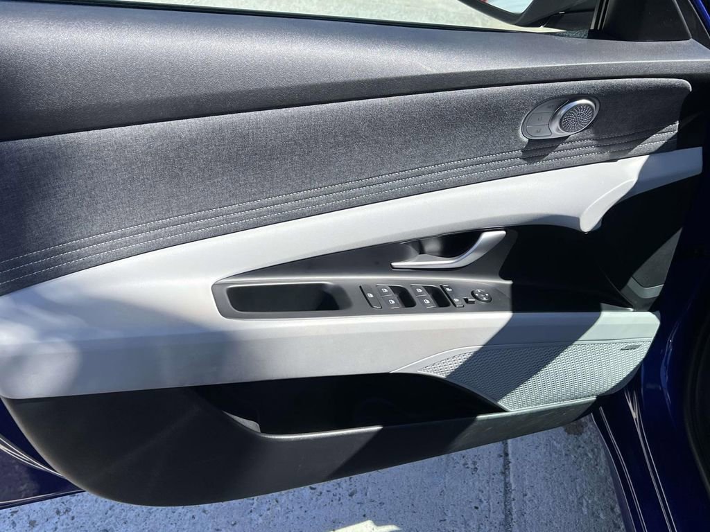 Certified 2023 Hyundai Elantra Limited FWD image 16