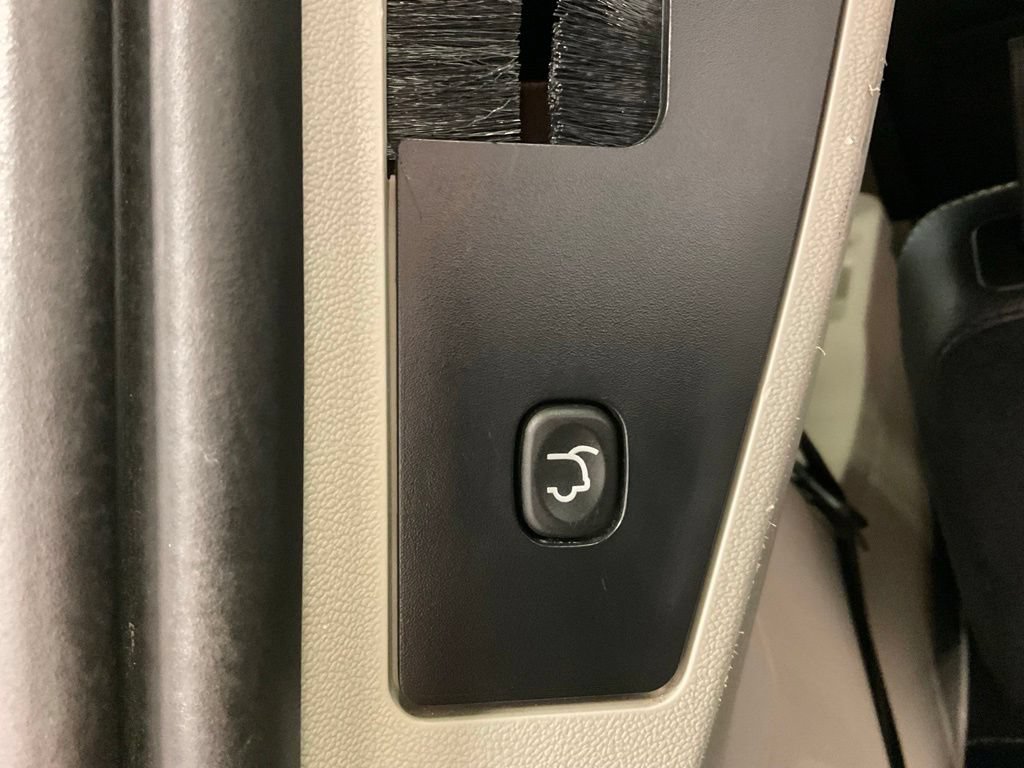 Used 2018 Dodge Grand Caravan SXT FWD image 35