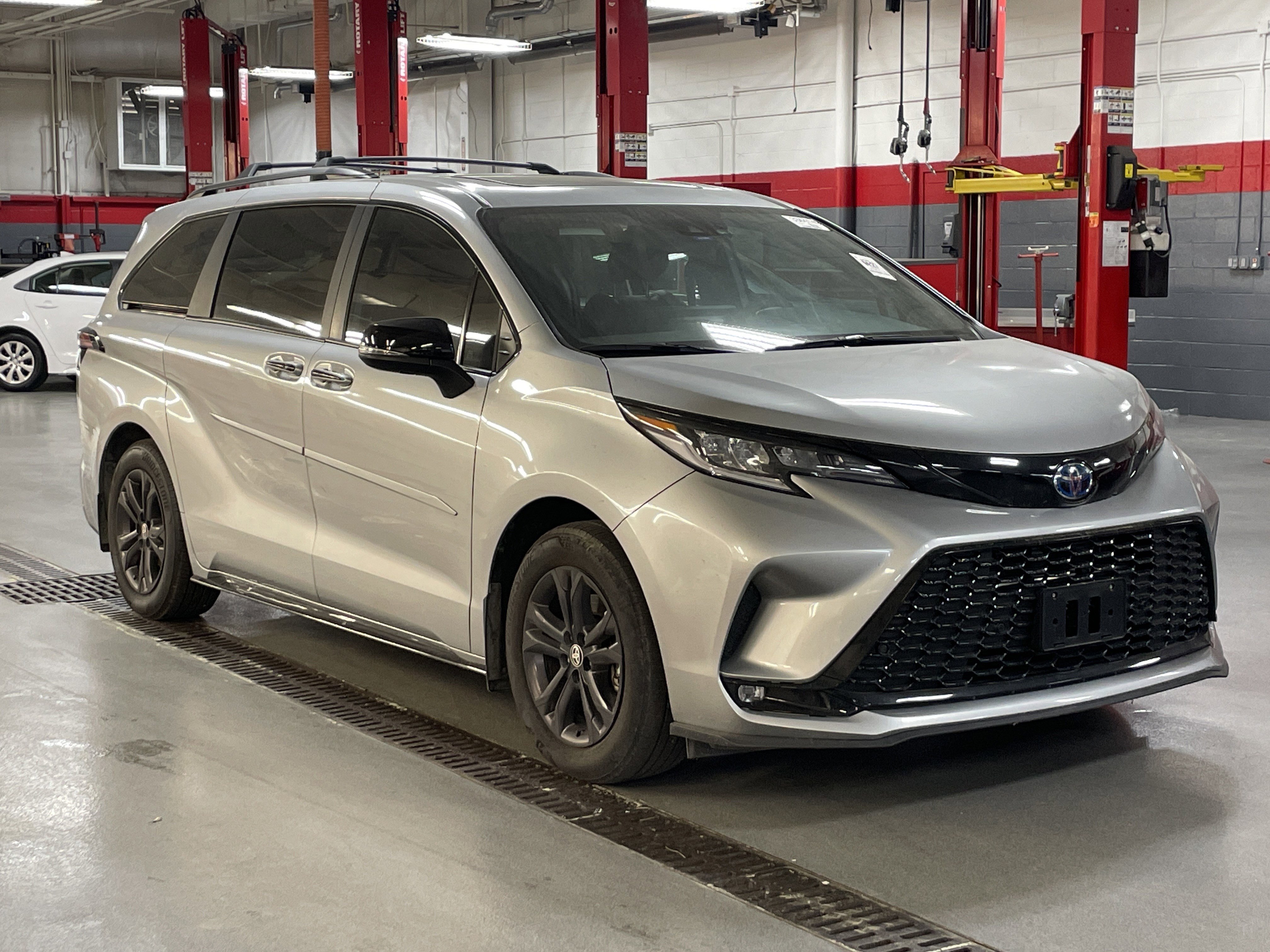 Used 2025 Toyota Sienna XSE w/ XSE Premium Package video 2