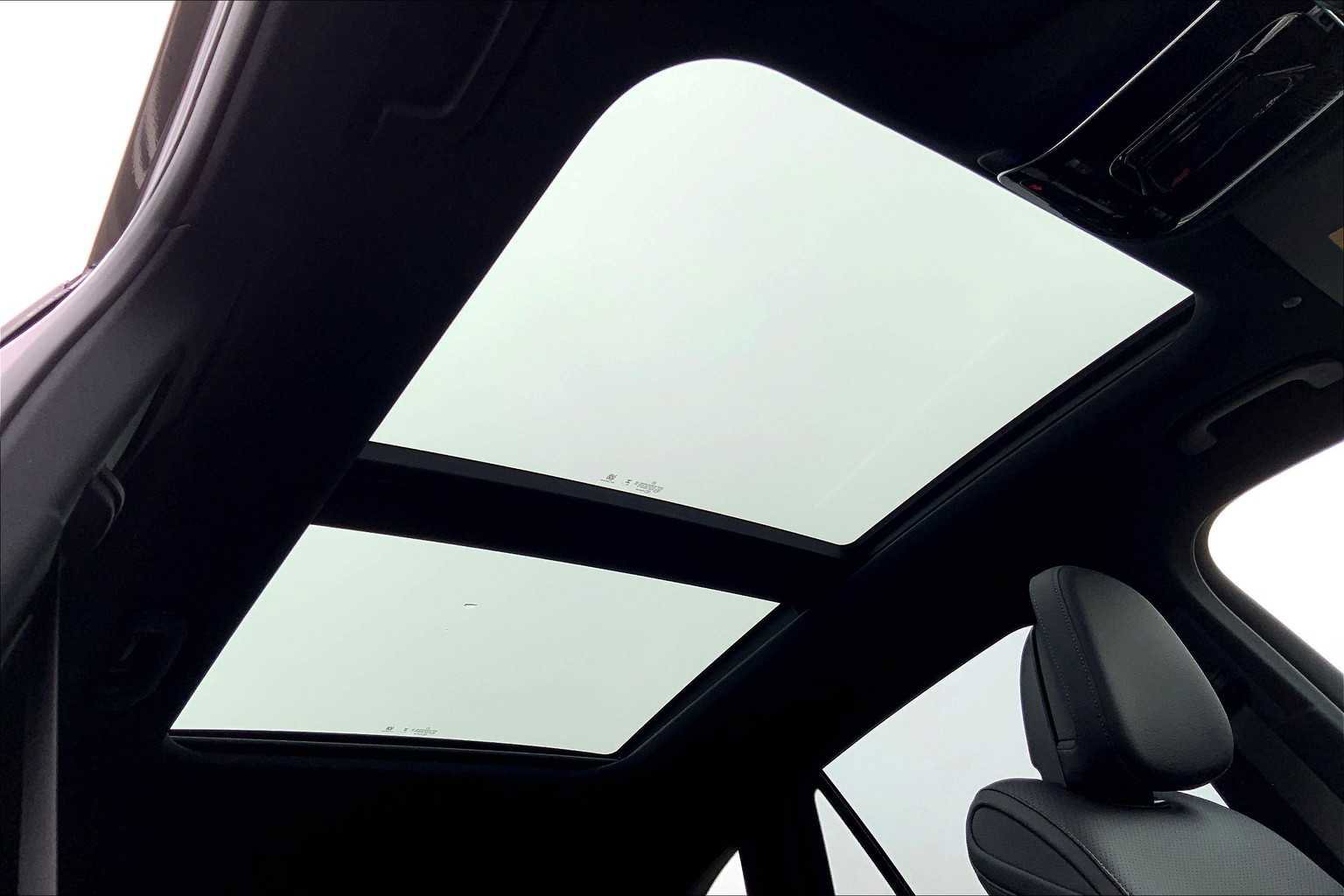 Certified 2025 Mercedes-Benz GLC 300 GLC 300 image 11