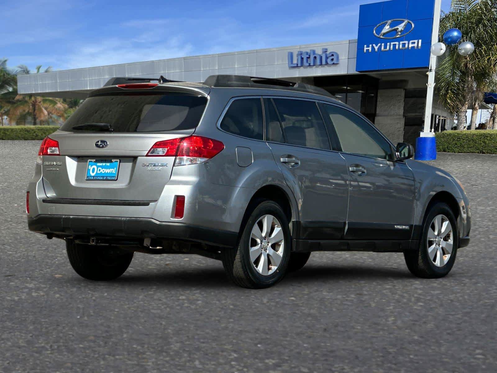 Used 2011 Subaru Outback 2.5i Limited w/ PWR Moonroof Pkg AWD/4WD image 3