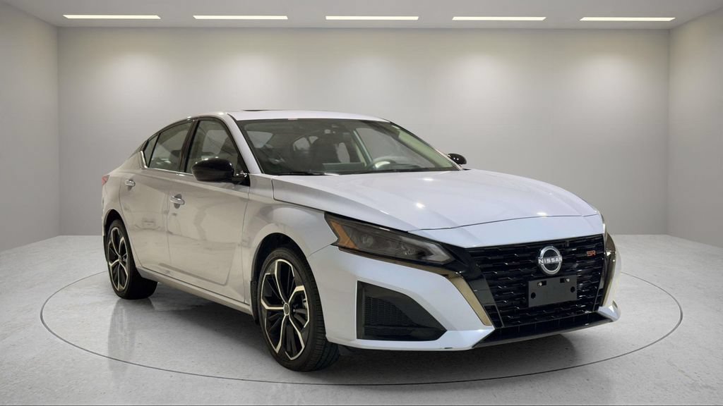 Used 2025 Nissan Altima 2.5 SR w/ SR Premium Package AWD/4WD image 1