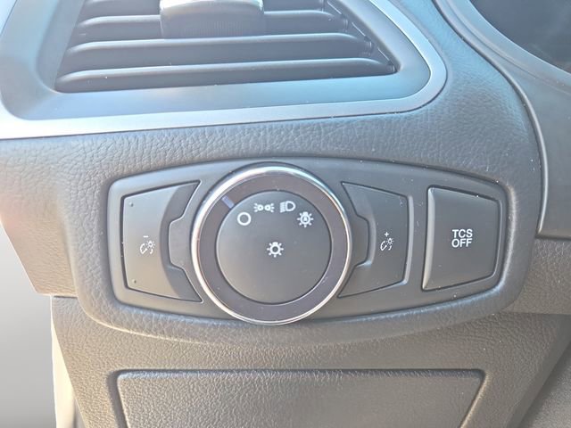 Used 2020 Ford Edge SE image 18