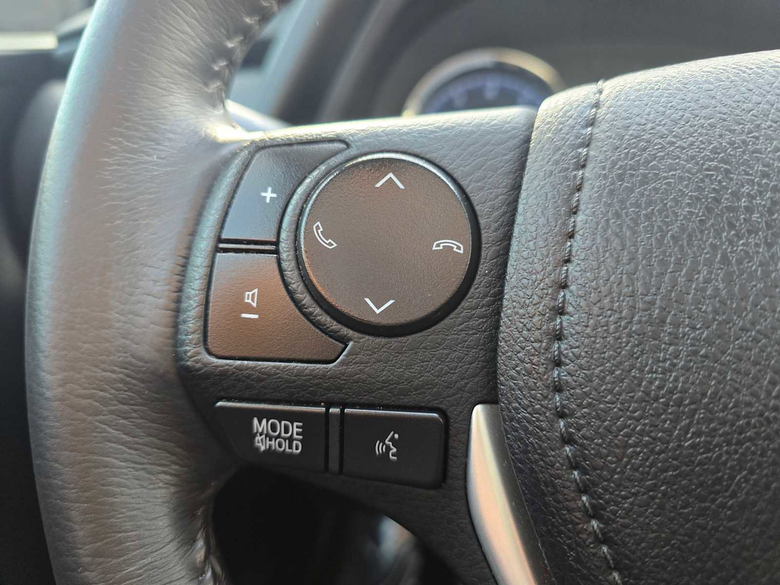 Used 2017 Toyota Corolla XSE image 32